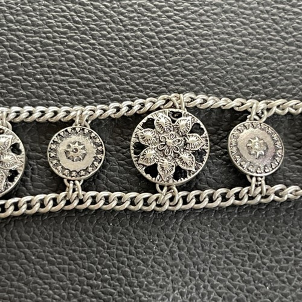 Floral Chain Chocker With Rhinestones - Picture 2 of 7